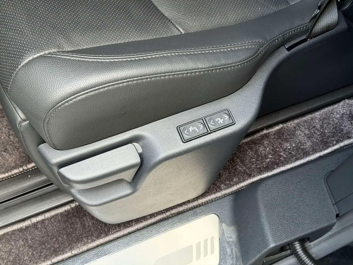 Toyota Sienna 2023 — Şəkil 12/16