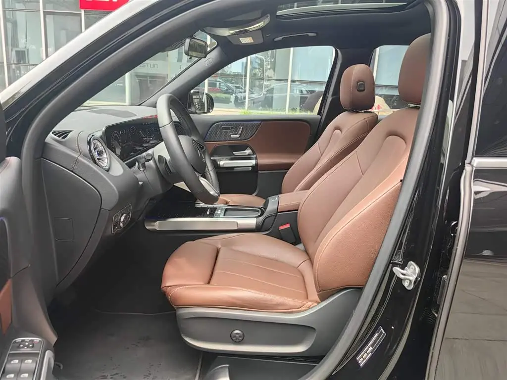 Mercedes-Benz GLB 2025 — Photo 13/20