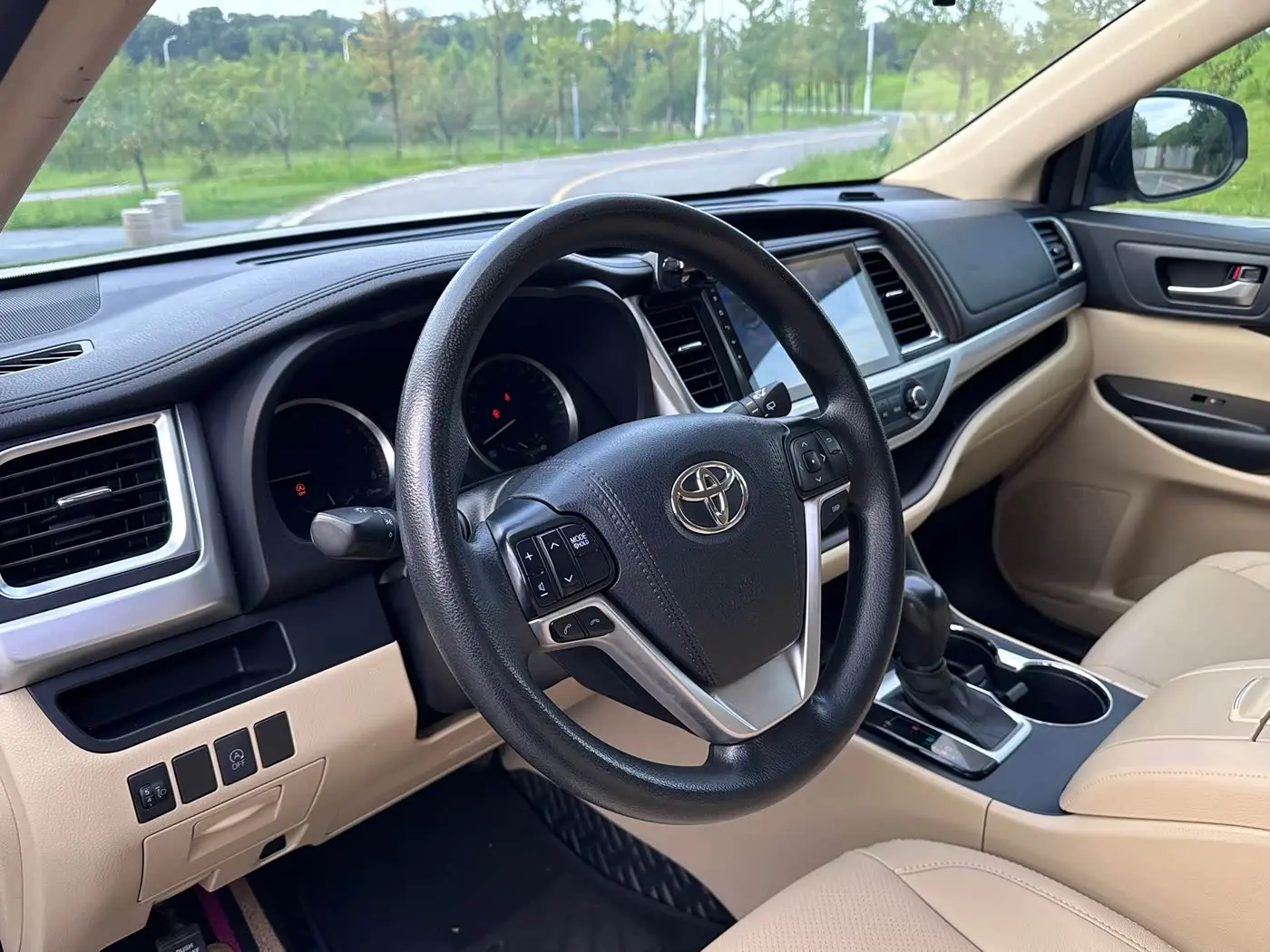 Toyota Highlander 2021 — Фото 9/20