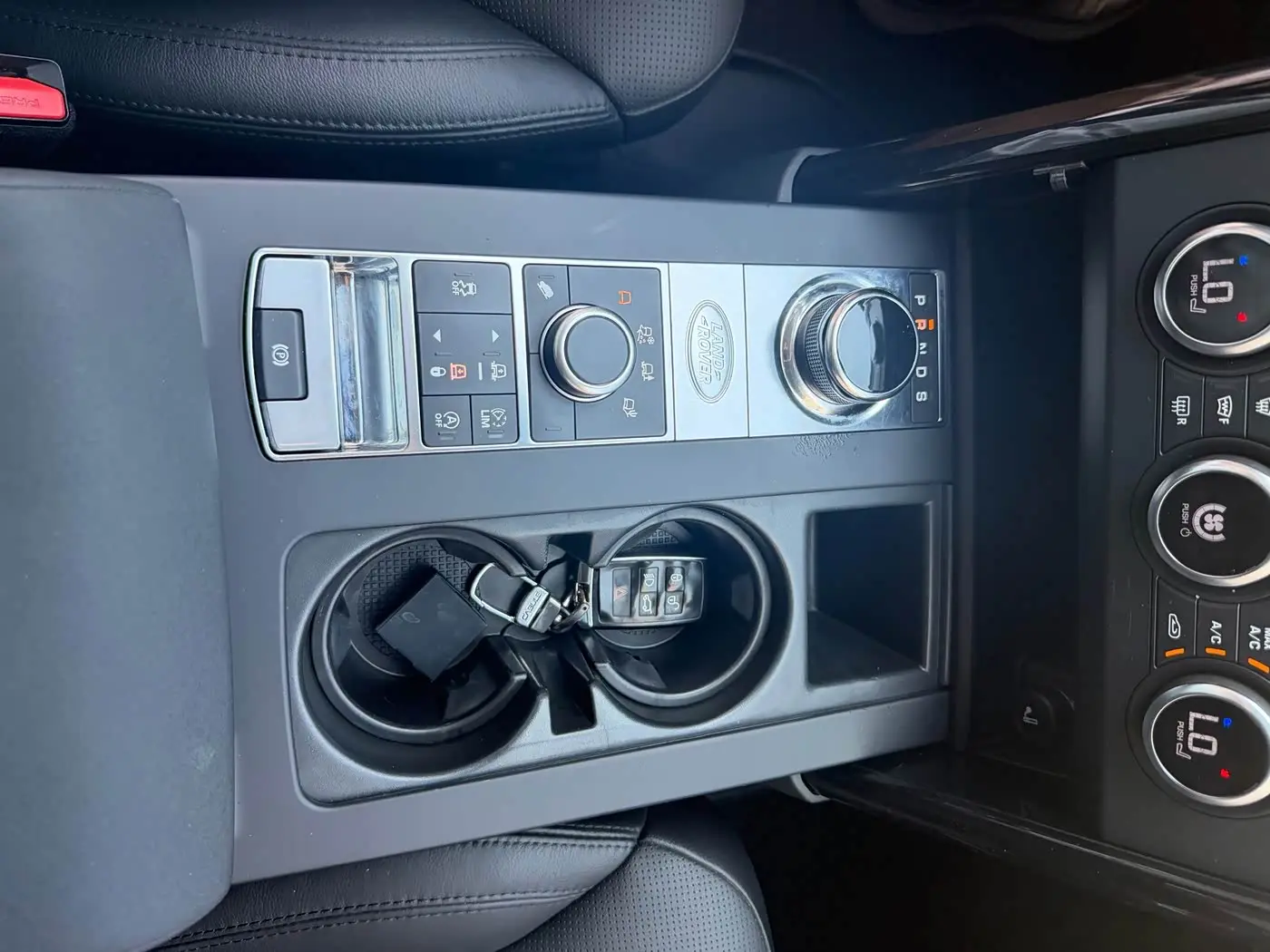 Land Rover Discovery 2018 — Photo 13/18