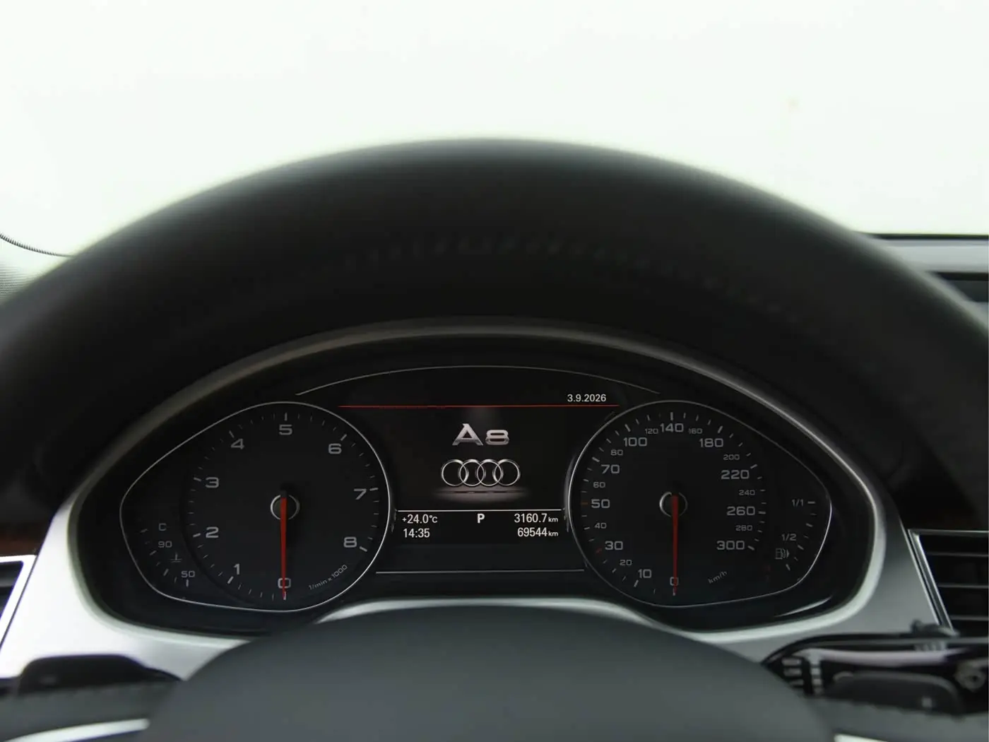 Audi A8 2013 — Şəkil 16/17