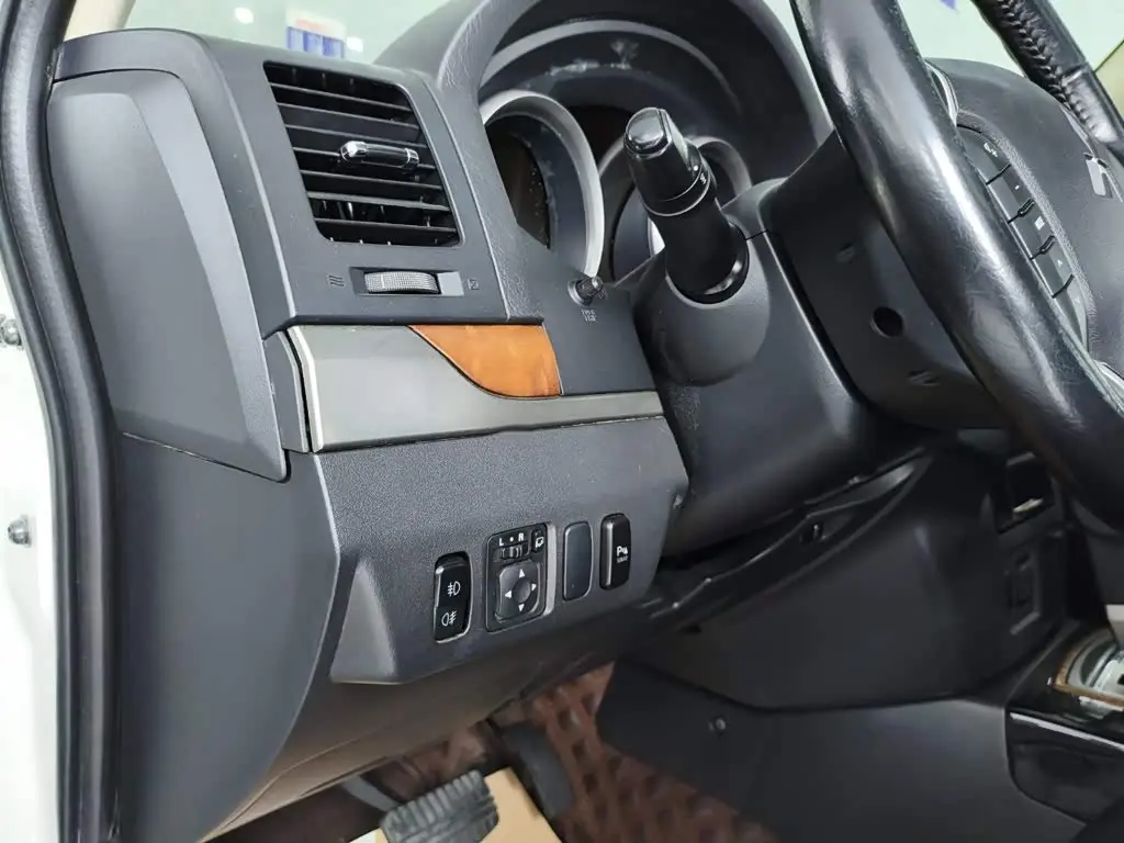 Mitsubishi Pajero 2019 — Şəkil 7/16