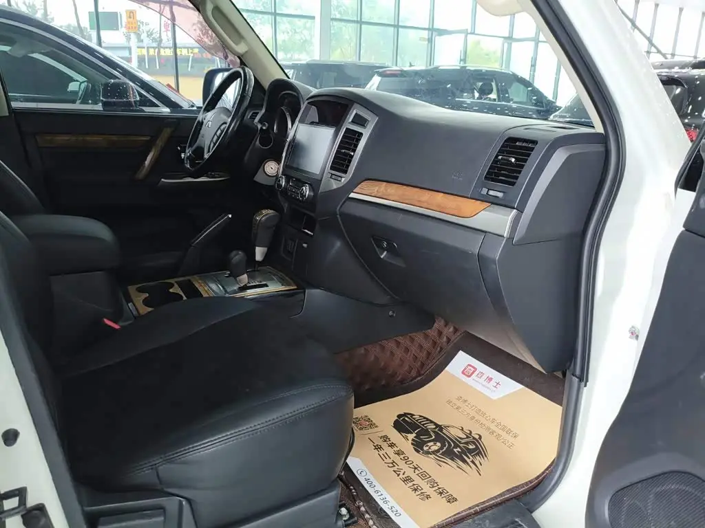 Mitsubishi Pajero 2019 — Şəkil 13/16