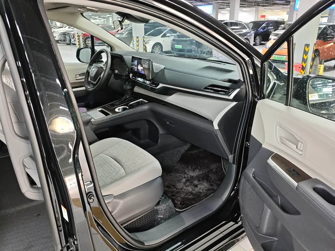 Toyota Sienna 2026 — Photo 9/15