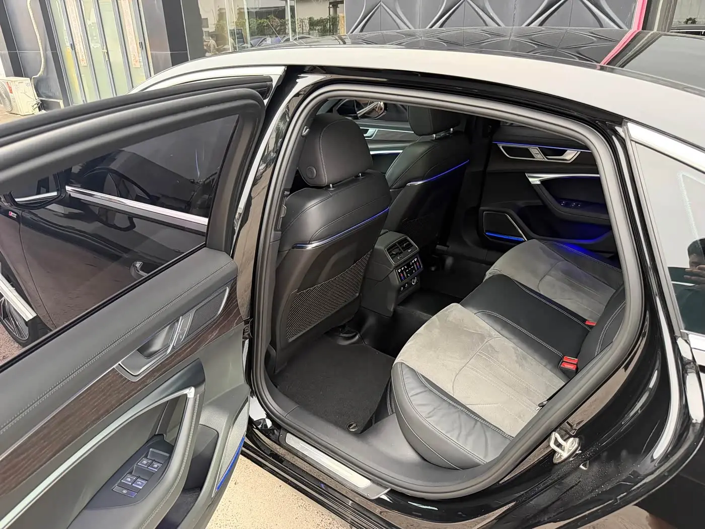 Audi A6L 2023 — Photo 5/16