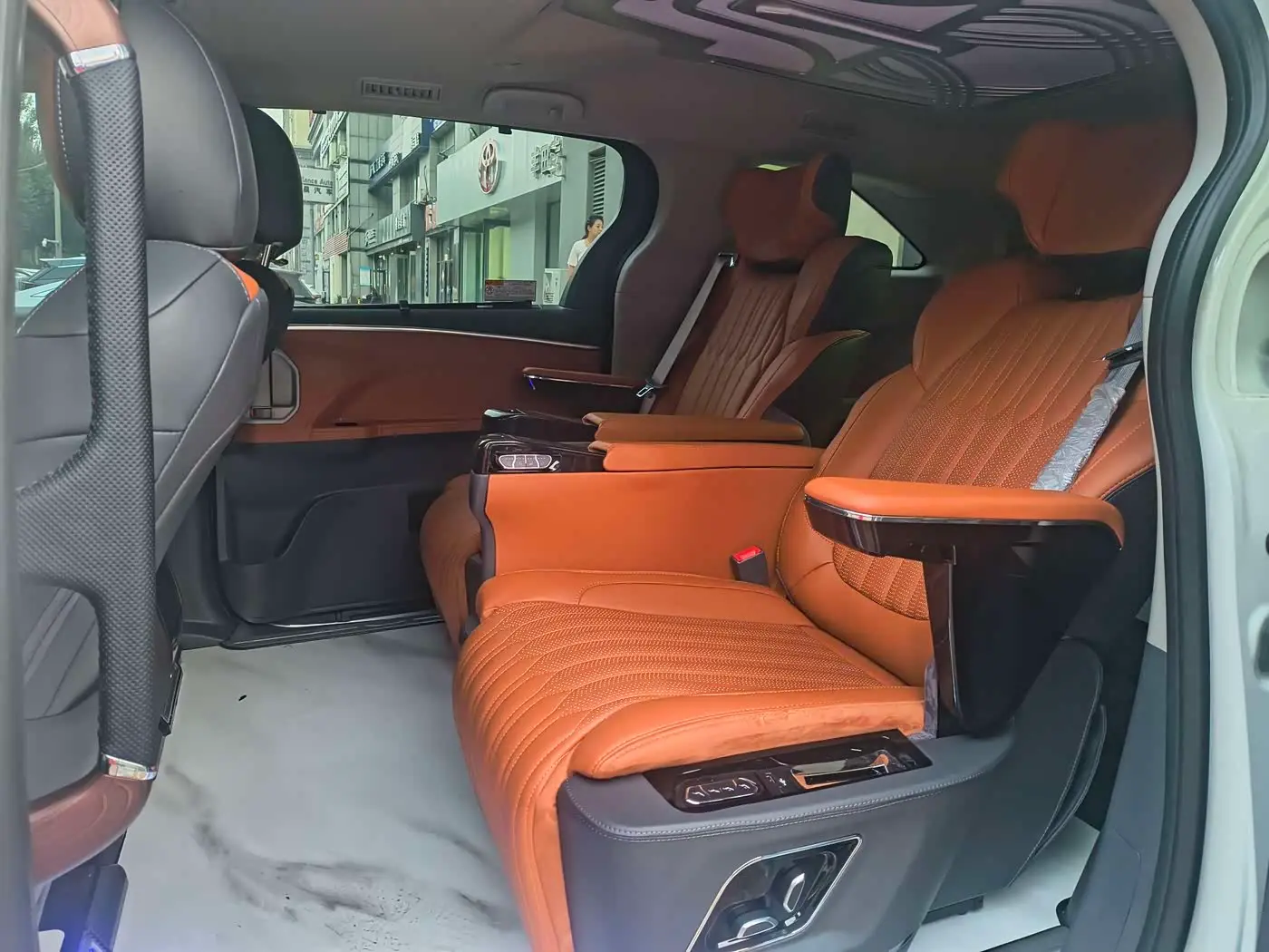 Toyota Granvia 2024 — Şəkil 15/20