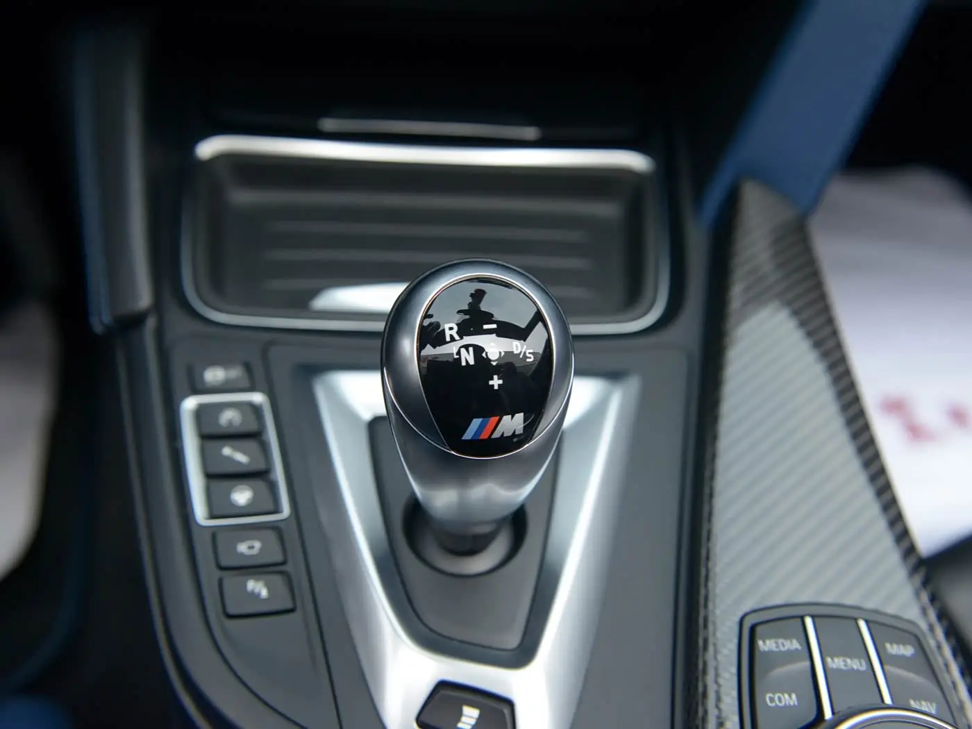 BMW M4 2020 — Photo 13/15