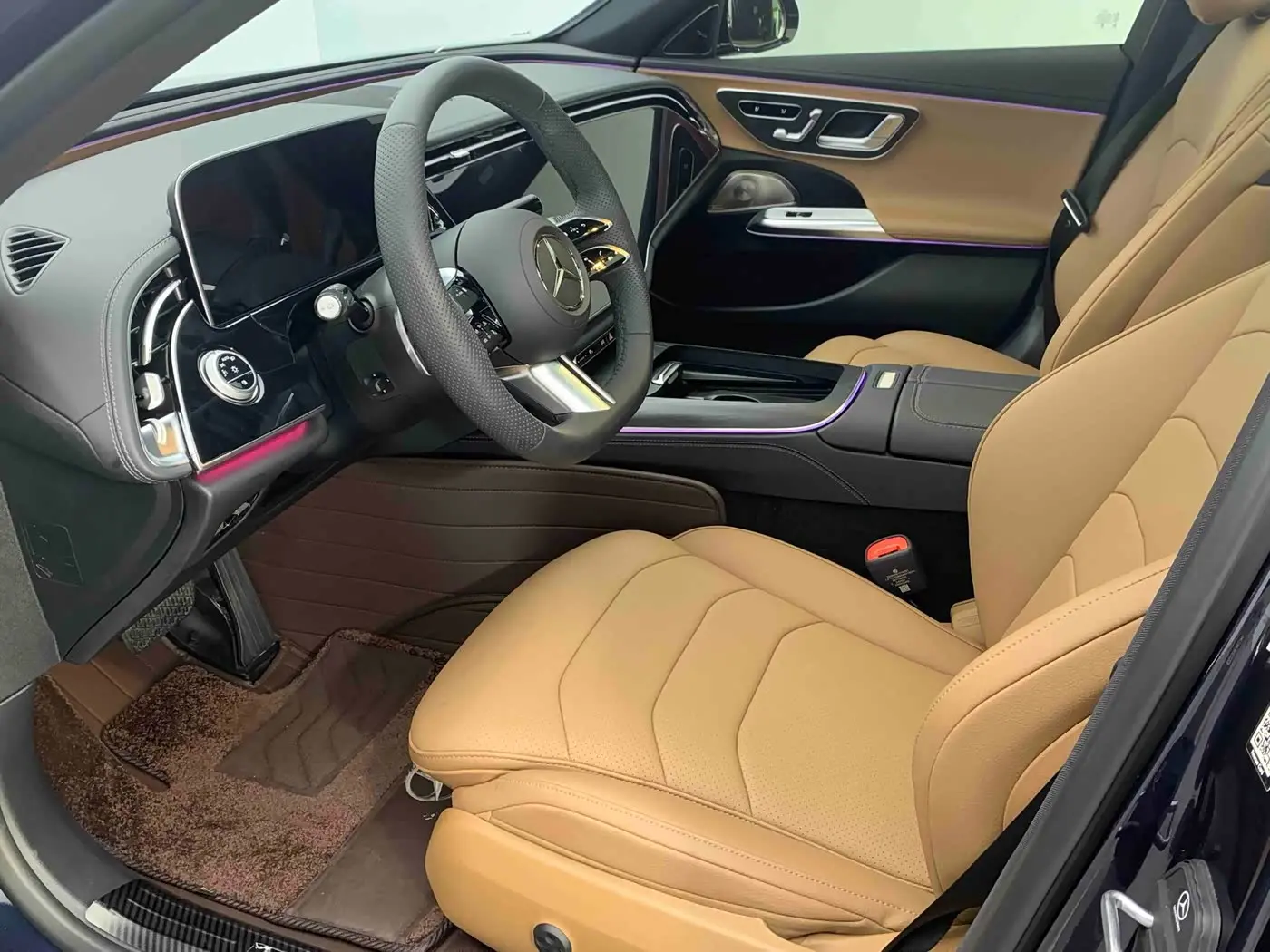 Mercedes-Benz E-Class 2024 — Photo 8/17
