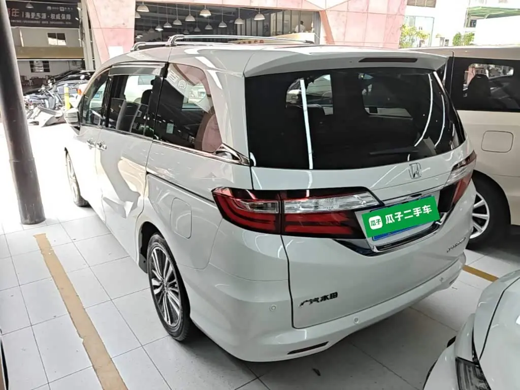 Honda Odyssey 2019 — ფოტო 5/20