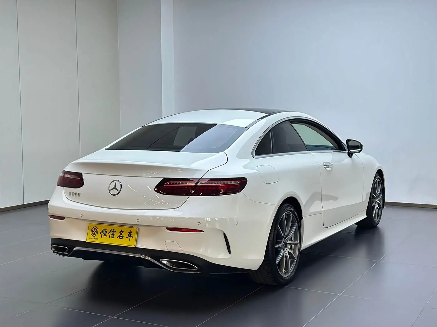 Mercedes-Benz E-Class 2024 — Photo 6/20