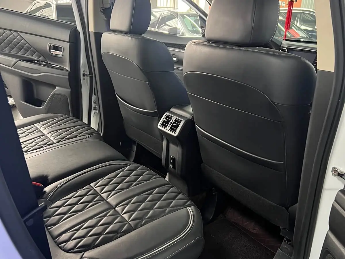 Mitsubishi Outlander 2021 — Şəkil 12/19
