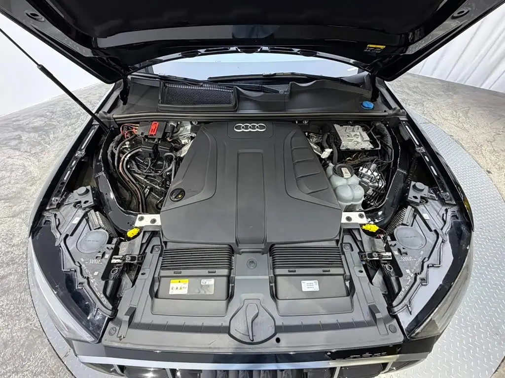 Audi Q7 2023 — Photo 5/14