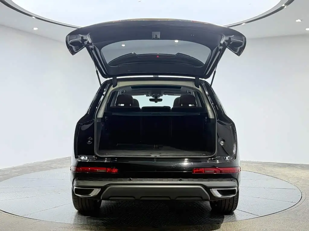 Audi Q7 2023 — Photo 6/14