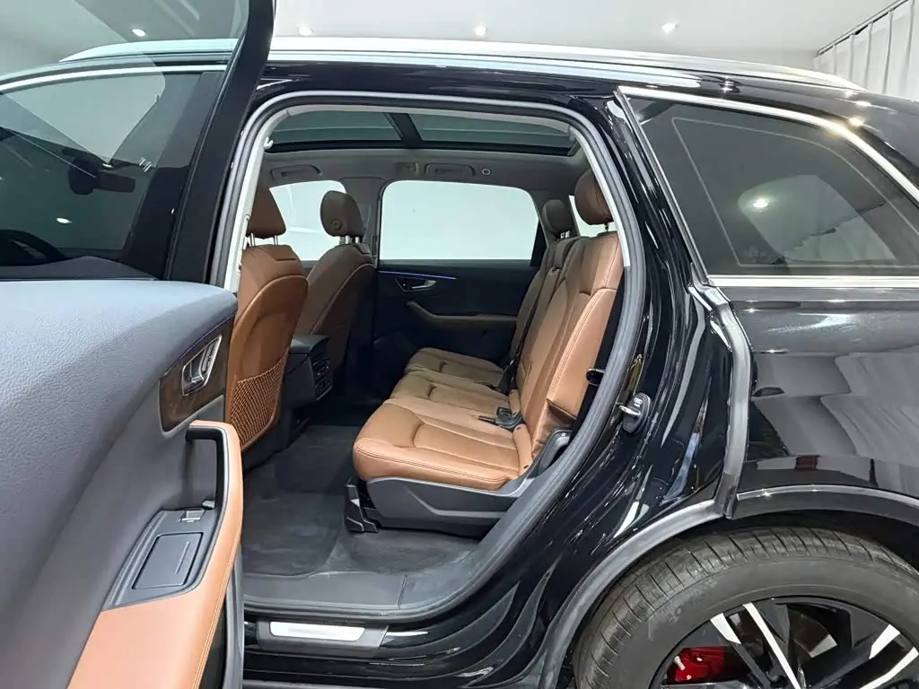 Audi Q7 2023 — Photo 10/14