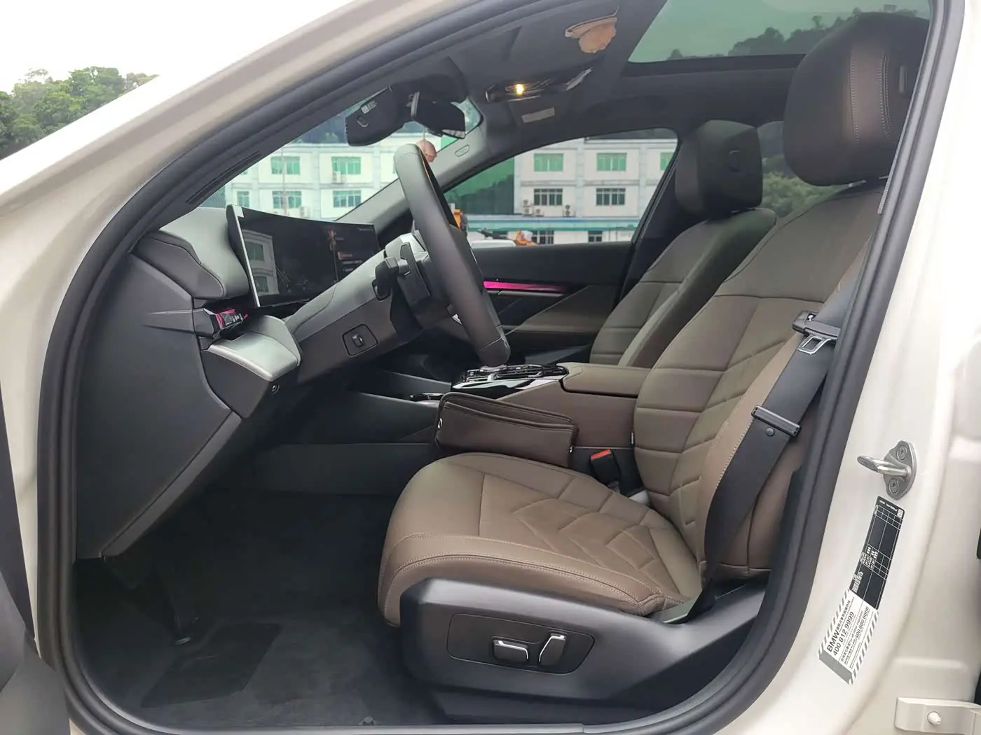 BMW 5 Series 2025 — Photo 9/20