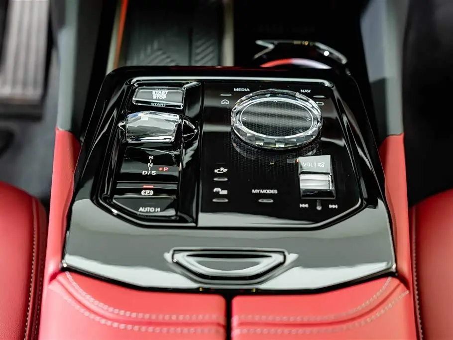 BMW 5 Series 2025 — Photo 16/20
