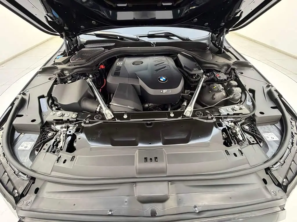 BMW 5 Series 2024 — Photo 12/20