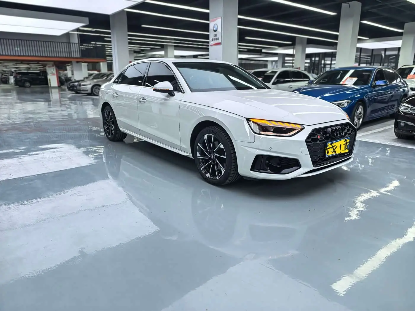 Audi A4L 2022 — Фото 3/15