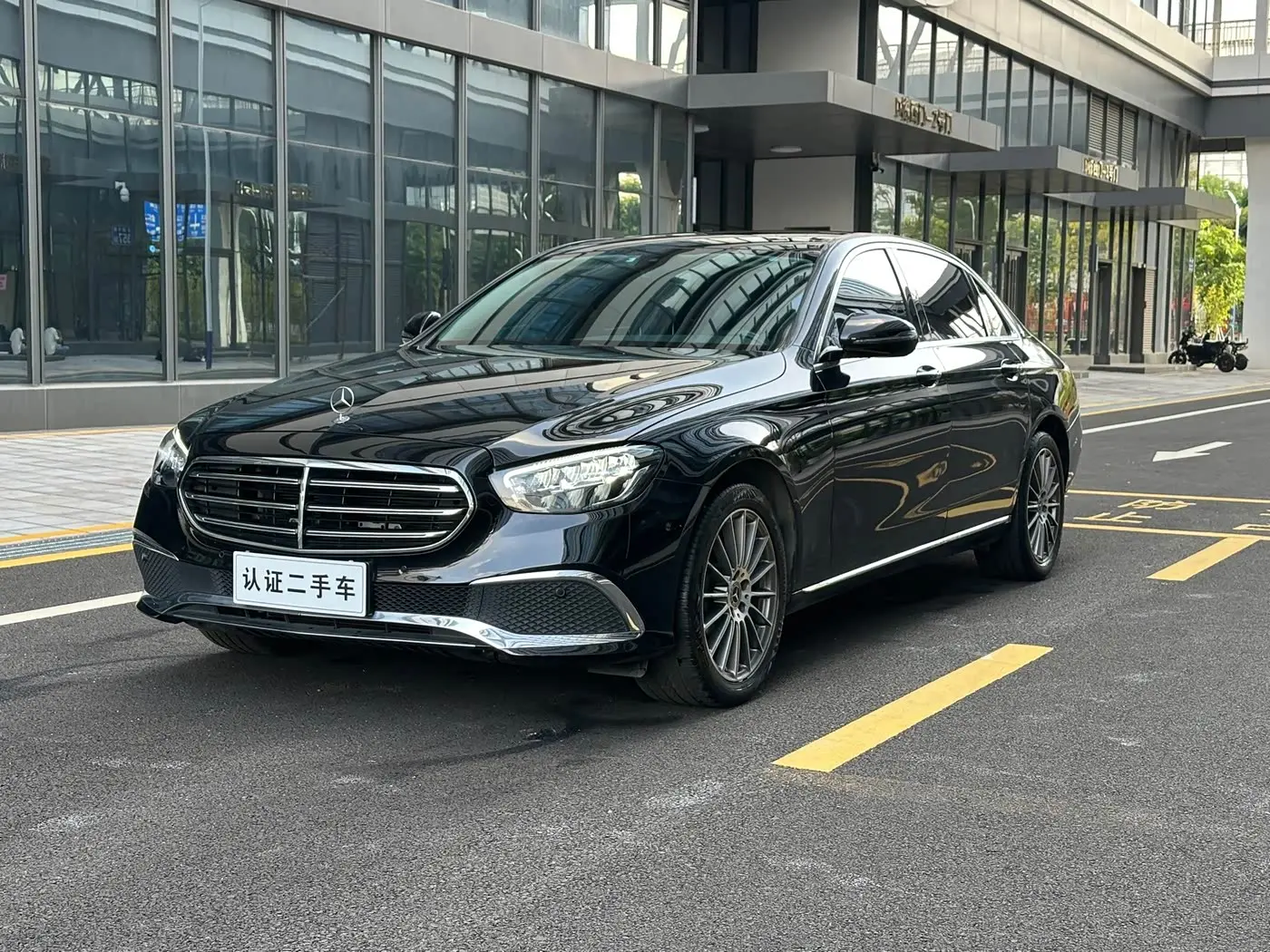 Mercedes-Benz E-Class 2023 — Фото 1/18