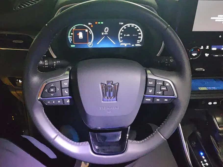 Toyota Crown Kluger 2024 — Photo 15/16
