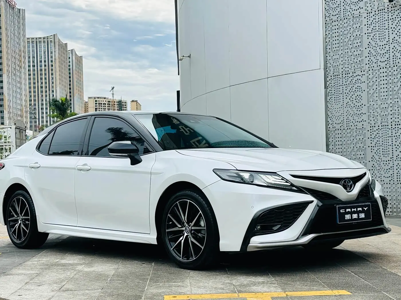 Toyota Camry 2023 — Фото 3/20
