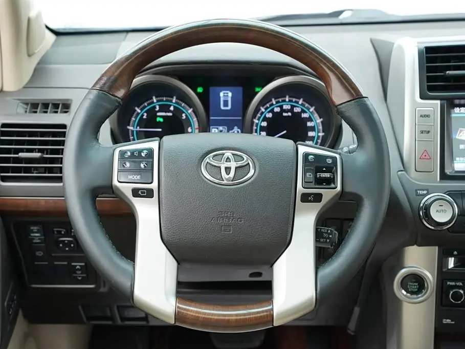 Toyota Prado 2011 — Photo 10/20