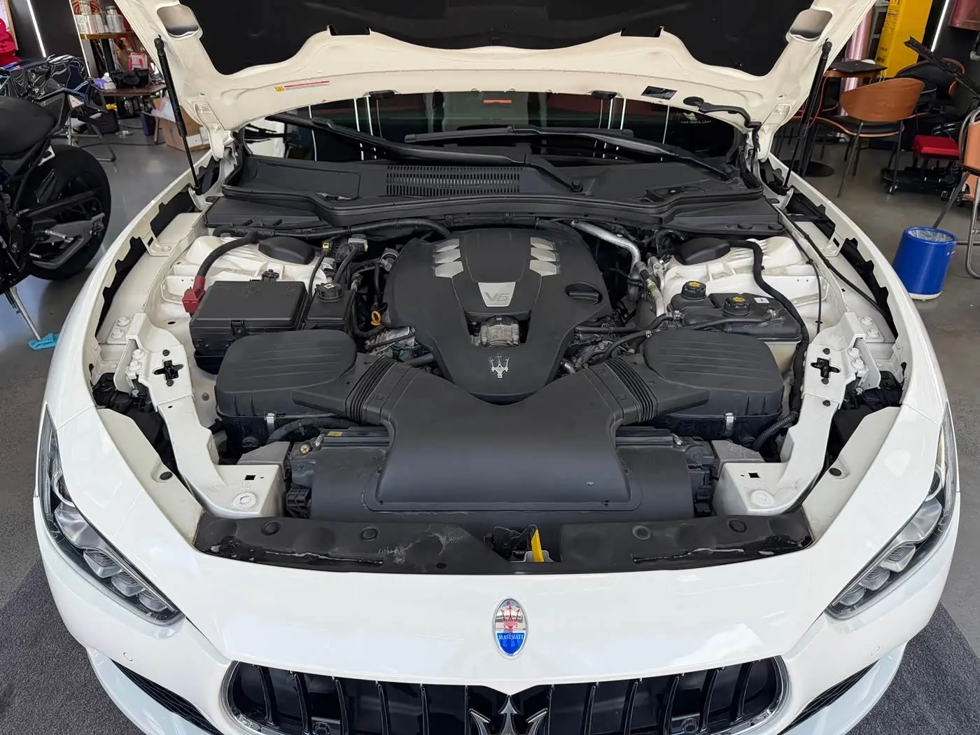 Maserati Ghibli 2017 — Şəkil 17/19