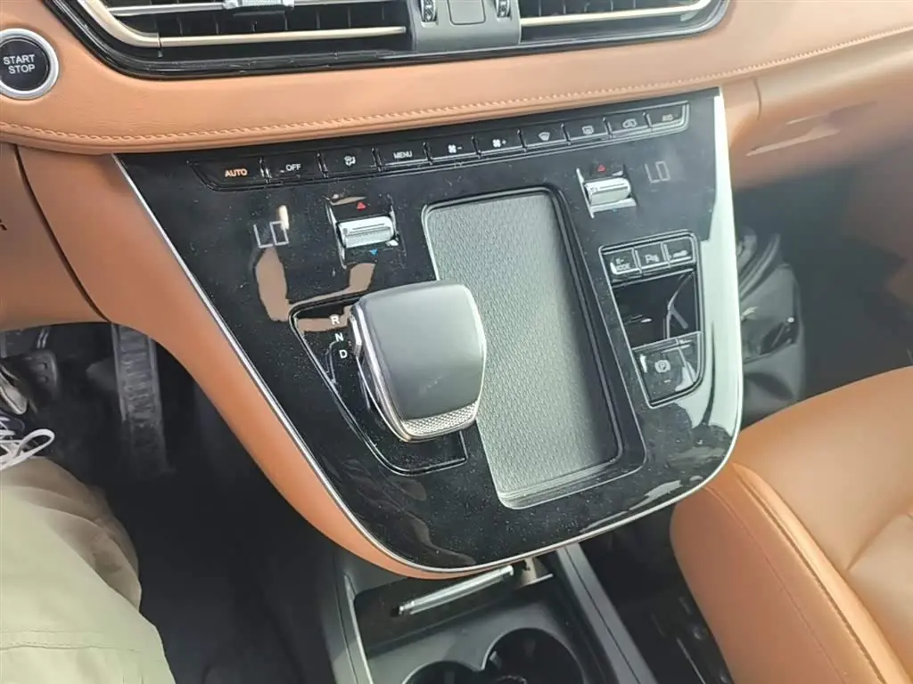 Hongqi HQ9 PHEV 2025 — Şəkil 14/20