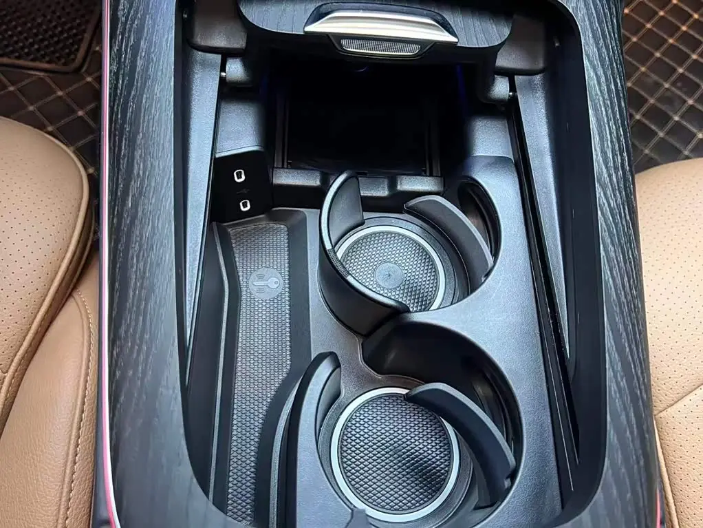 Mercedes-Benz E-Class 2024 — Photo 11/18
