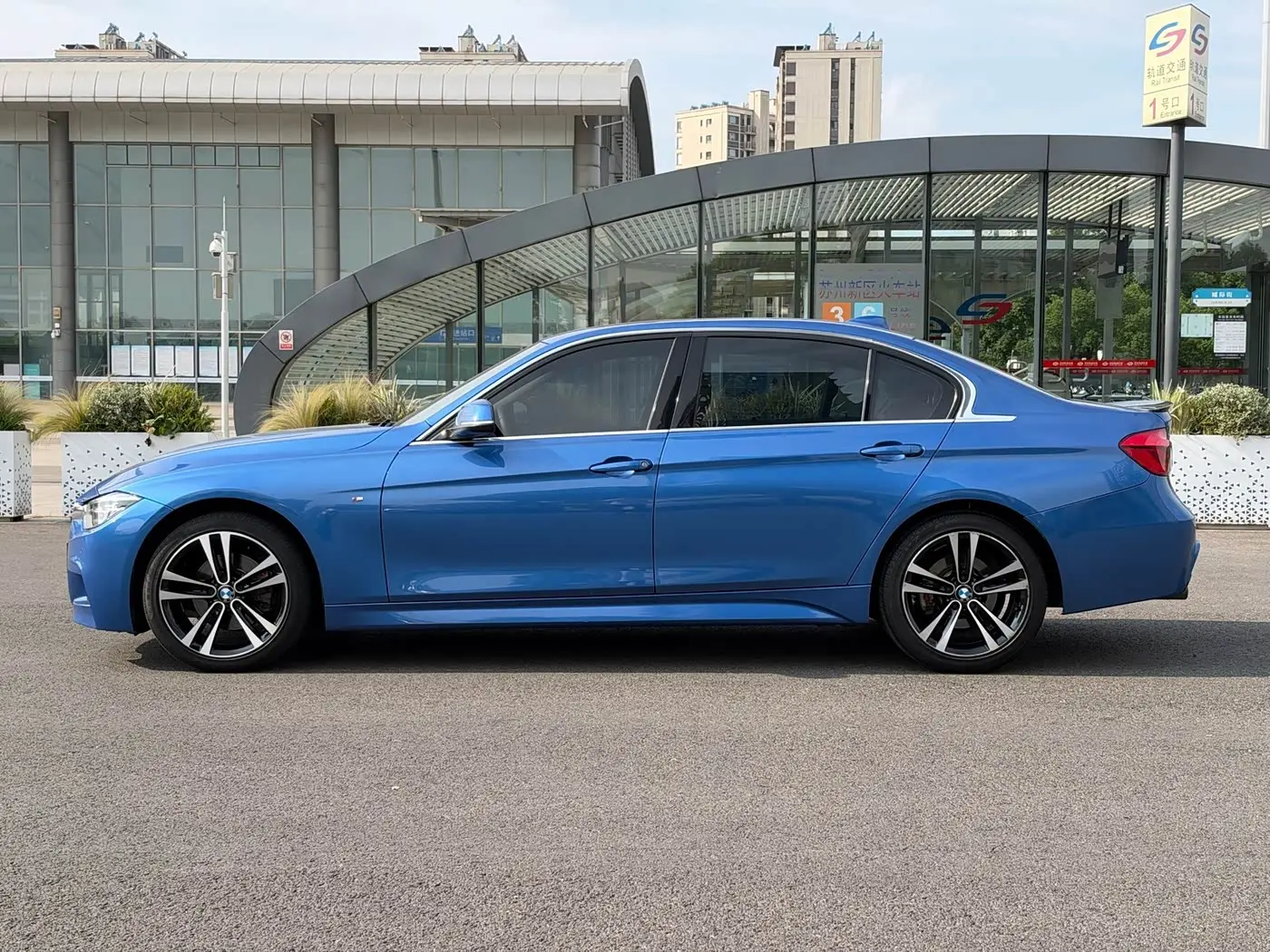 BMW 3 Series 2019 — Фото 7/20