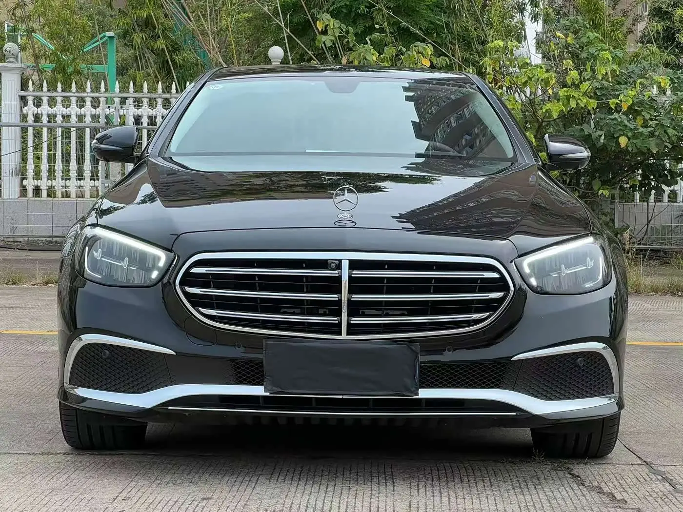 Mercedes-Benz E-Class 2023 — Фото 2/9