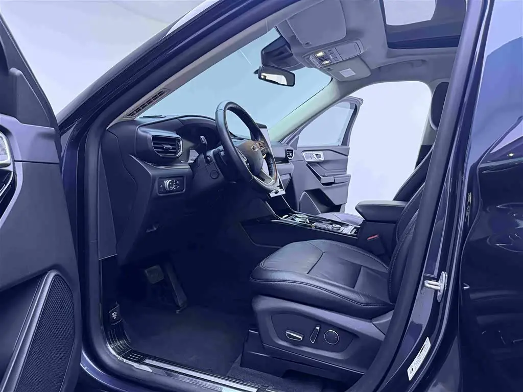 Ford Explorer 2021 — Фото 13/20