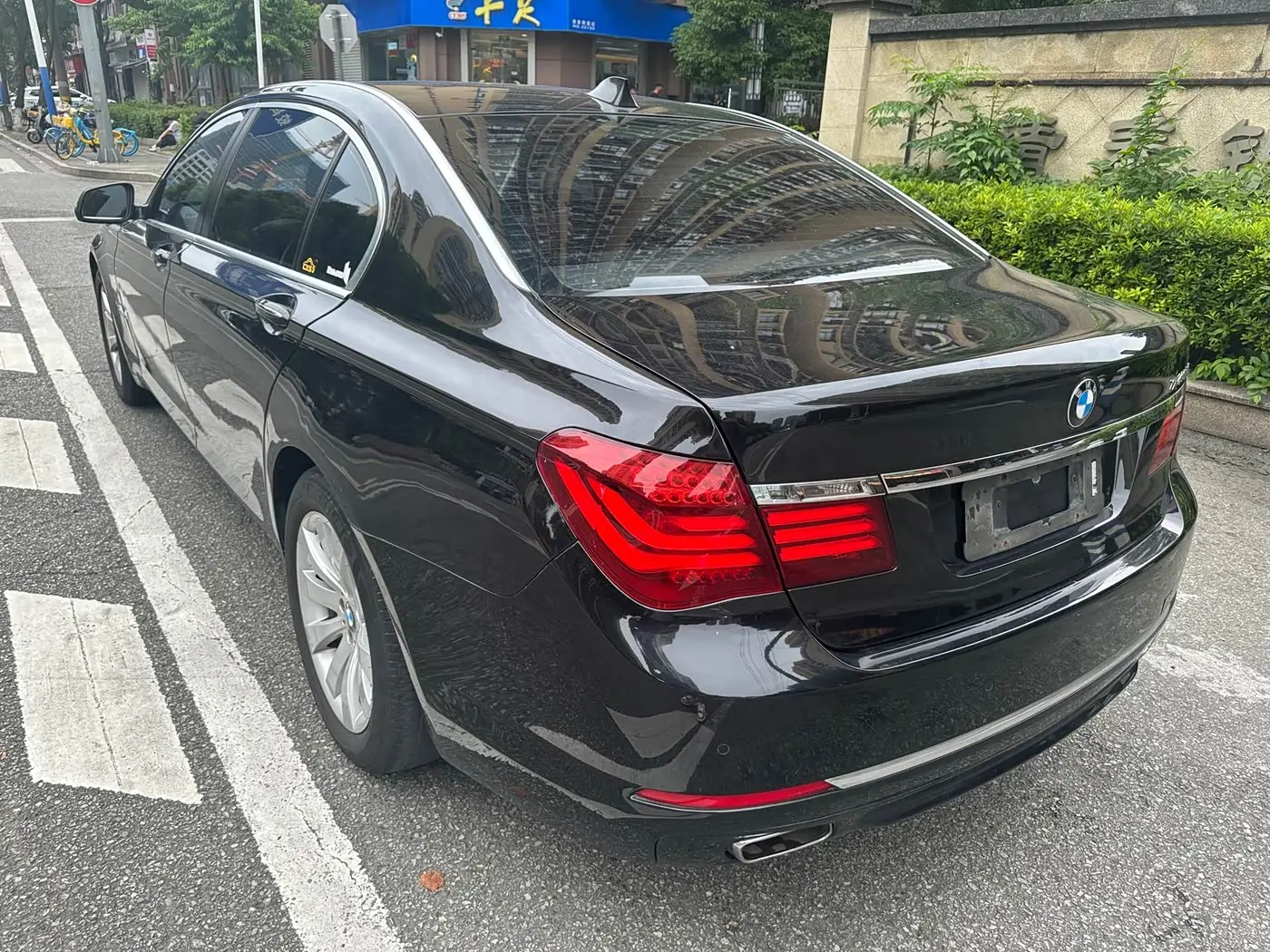 BMW 7 Series 2015 — Photo 8/20