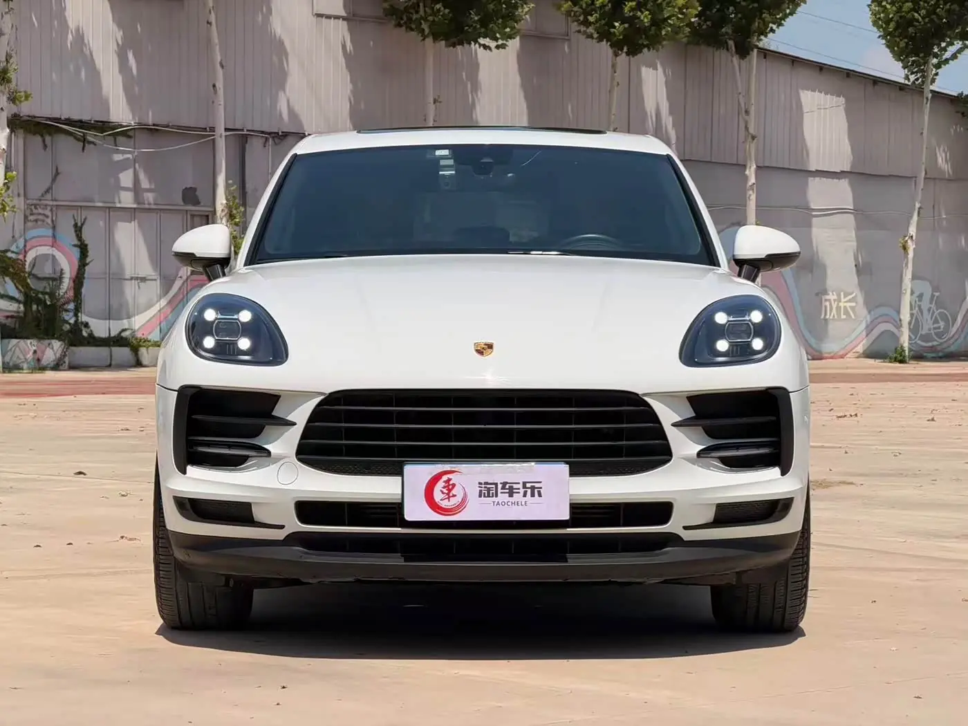 Porsche Macan 2019 — Фото 1/20