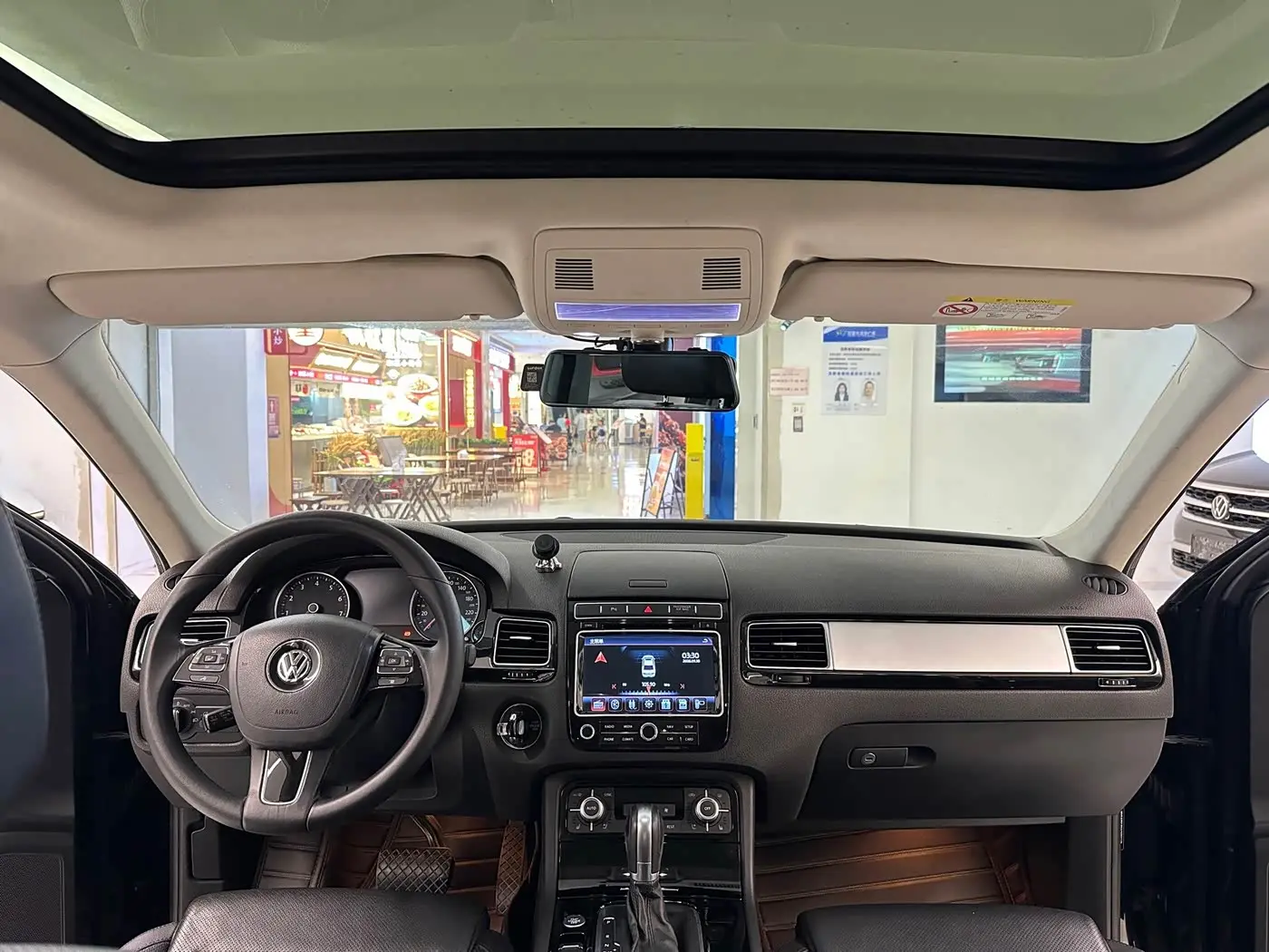 Volkswagen Touareg 2017 — ფოტო 20/20