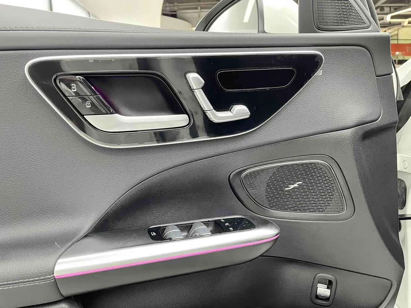 Mercedes-Benz C-Class 2024 — Photo 16/16