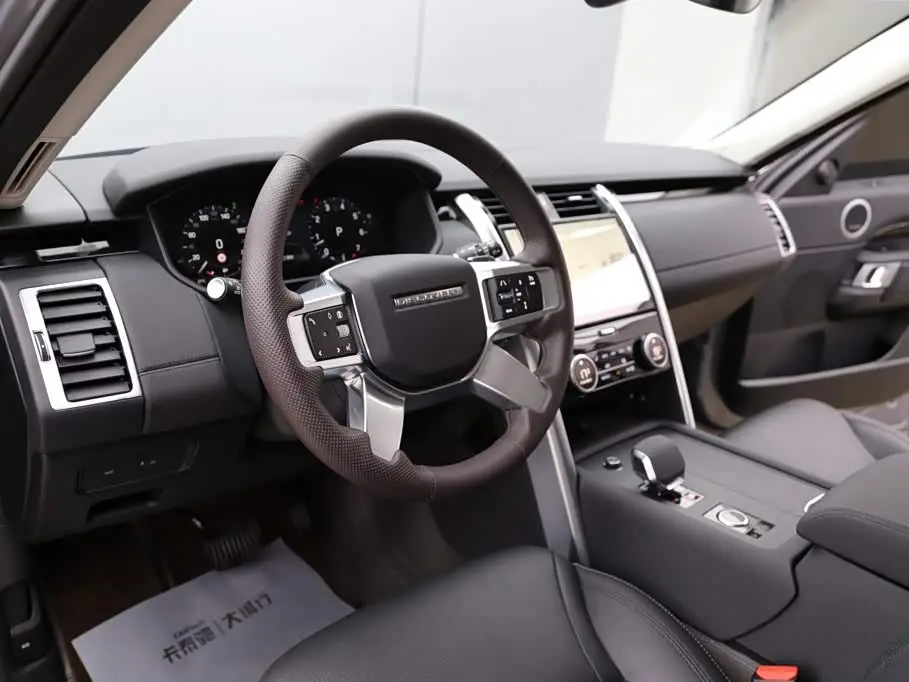 Land Rover Discovery 2024 — Фото 14/20