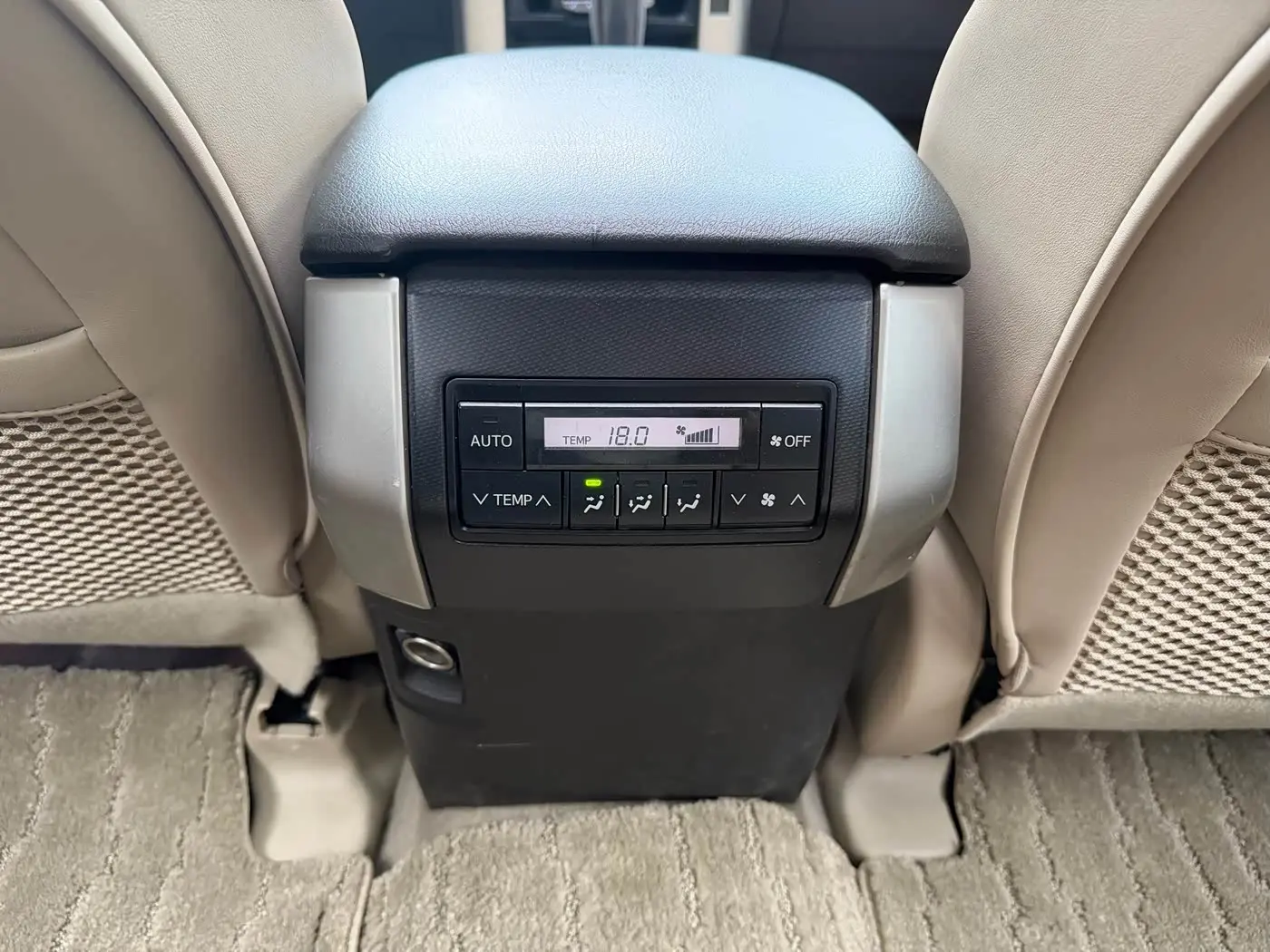 Toyota Prado 2012 — Photo 13/20