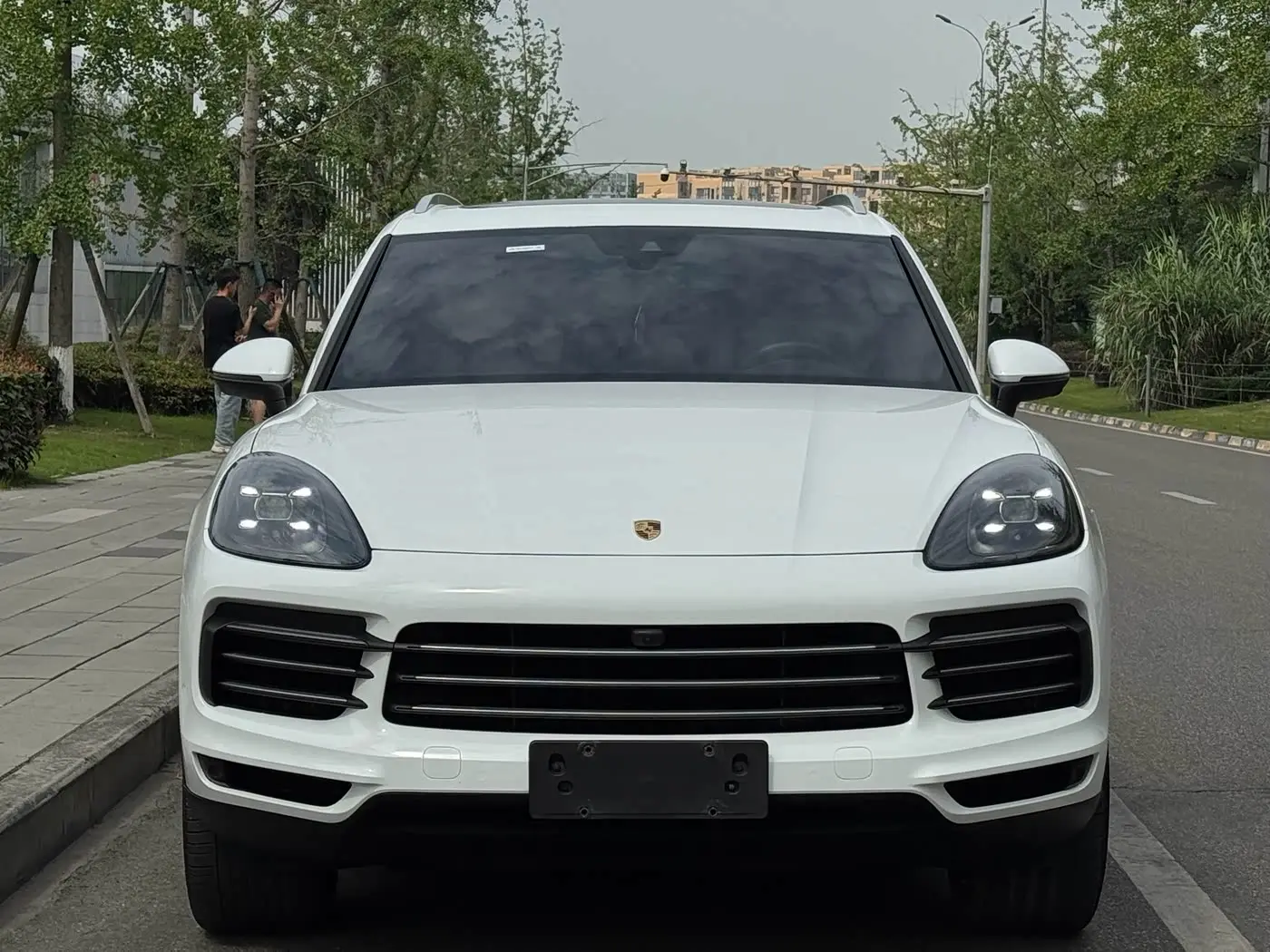 Porsche Cayenne 2019 — Photo 2/18