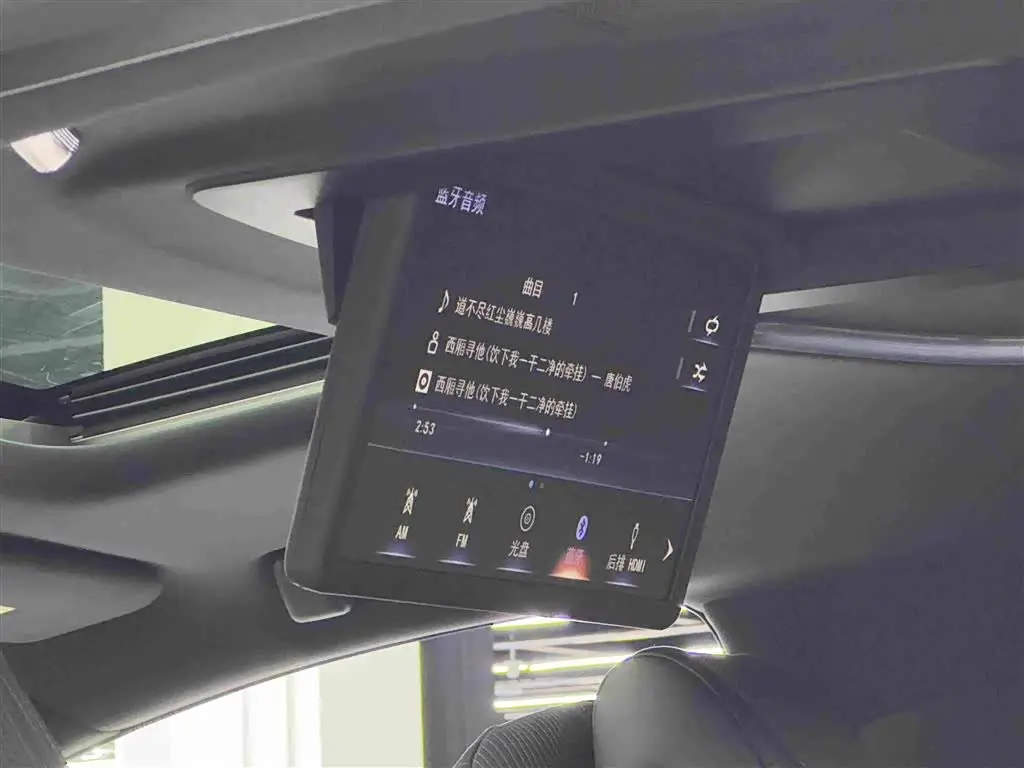 Lexus LM 2022 — Photo 15/20