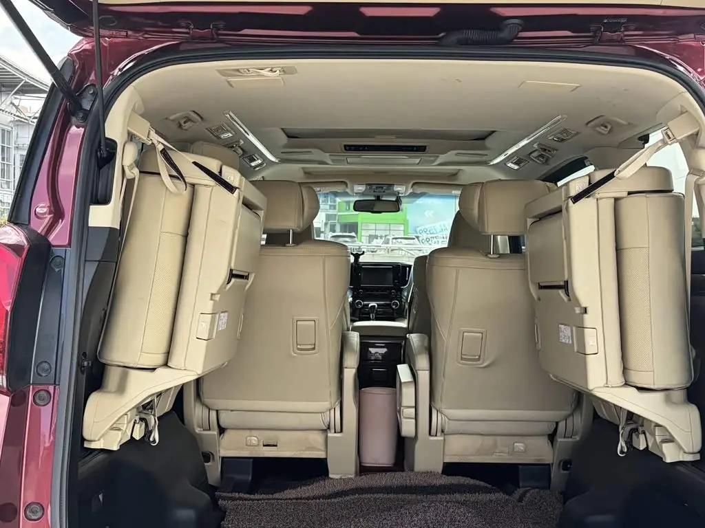 Toyota Alphard 2018 — Photo 15/18