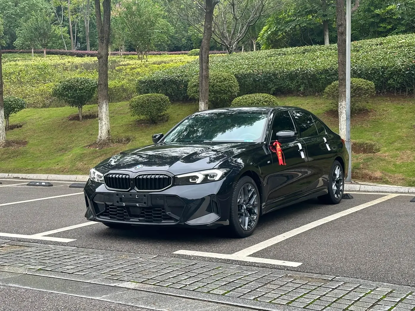 BMW 3 Series 2025 — Photo 2/12