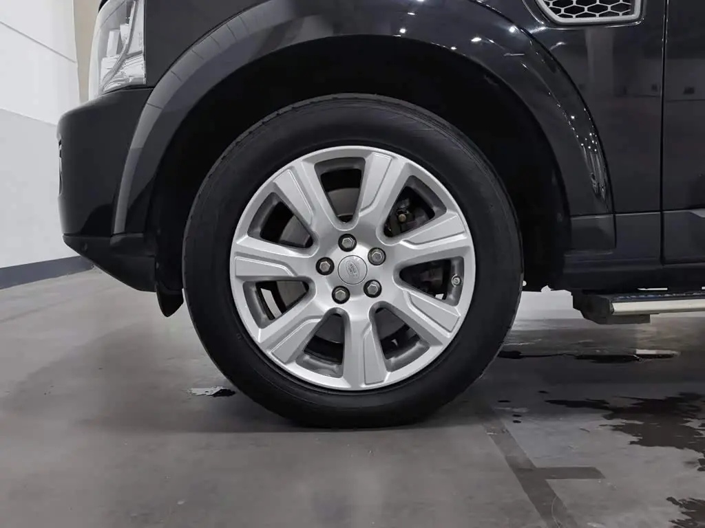 Land Rover Discovery 2015 — Фото 17/20