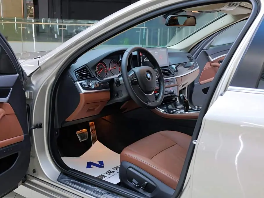 BMW 5 Series 2016 — Фото 16/20