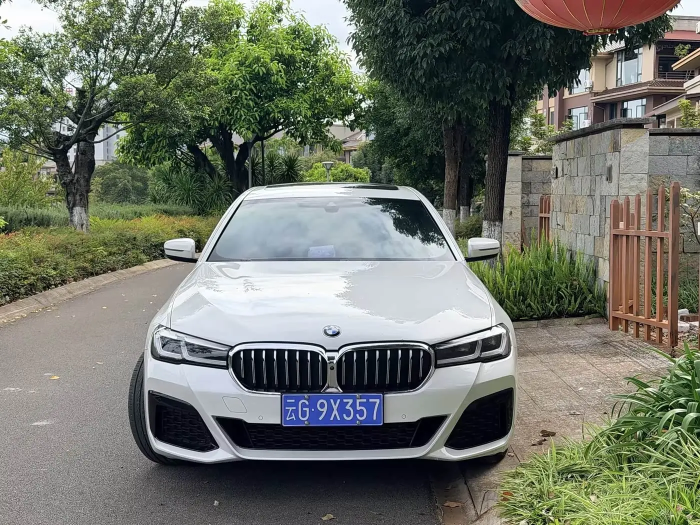 BMW 5 Series 2021 — Photo 2/10