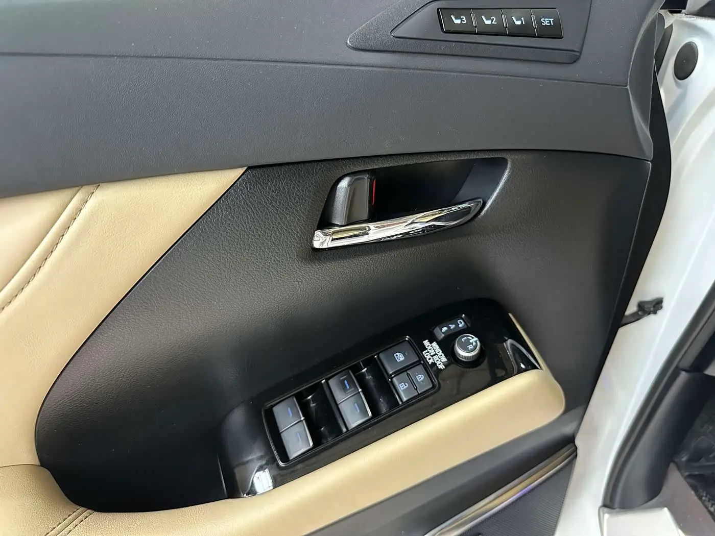 Toyota Vellfire 2022 — Photo 9/20