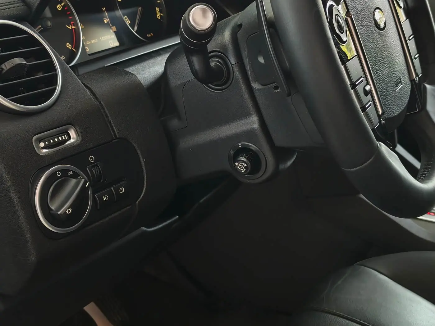 Land Rover Discovery 2016 — Şəkil 11/20