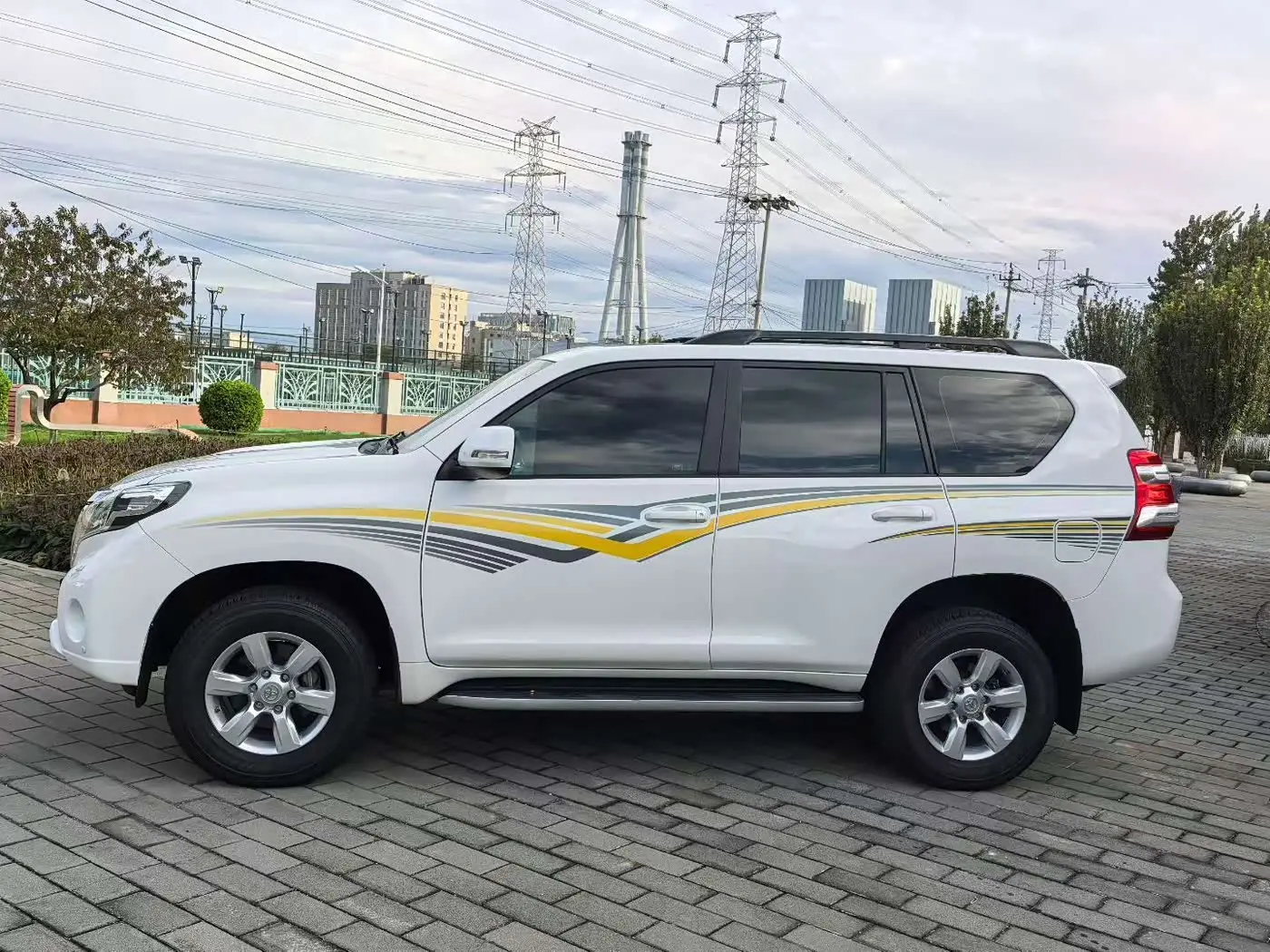 Toyota Prado 2014 — Photo 4/18