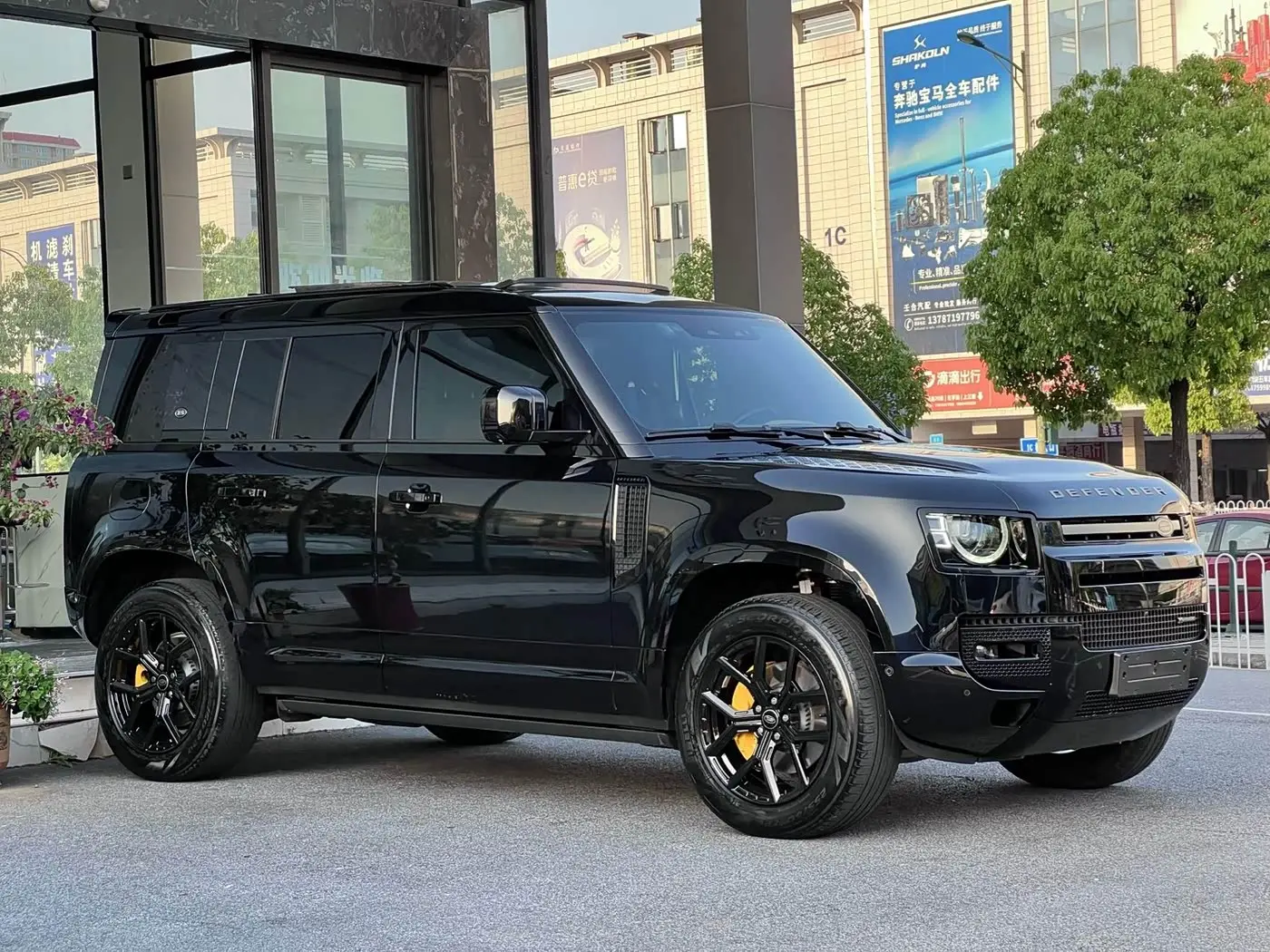 Land Rover Defender 2023 — Photo 3/9
