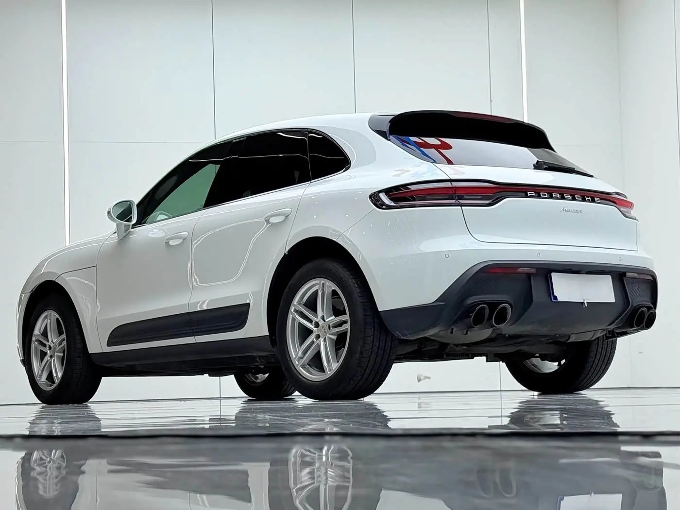 Porsche Macan 2023 — Şəkil 16/17